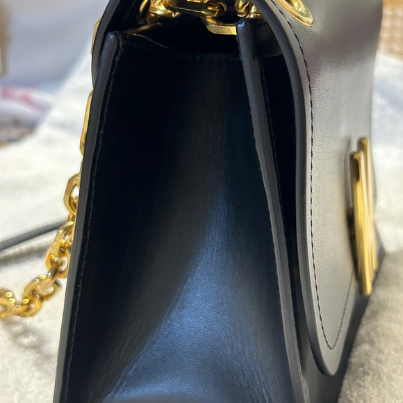 MOSCHINO black leather handbag with gold chain (handle) and gold buckle - Picture 4 of 15